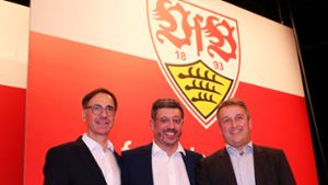 So viel Eintracht gibt es im VfB-Präsidium schon lange nicht mehr: Tief ist der Graben zwischen Präsident Claus Vogt (Mitte) sowie Bernd Gaiser (links) und Rainer Mutschler. Foto: Baumann