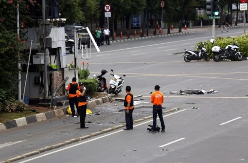 Beim Terroranschlag in Jakarta am Donnerstagmorgen sterben mehrere Menschen. Die folgende Bilderstrecke zeigt aktuelle Eindrücke aus der indonesischen Hauptstadt. Foto: dpa