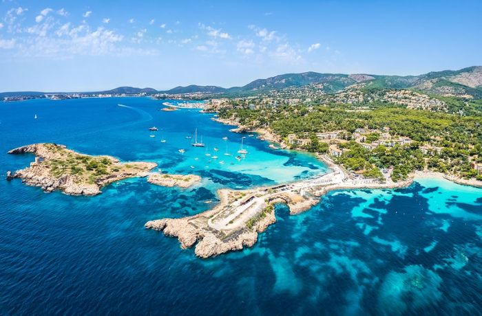 Mallorca ist die größte Insel der Balearen und das beliebteste Urlaubsziel der Deutschen.