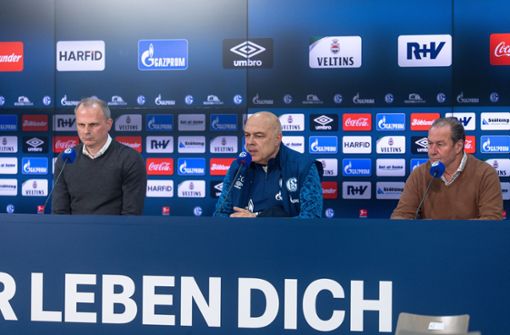 Erfolgloses Schalke-Trio: Sportvorstand Jochen Schneider, Trainer Christian Gross und Aufsichtsrat Huub Steven (von links) Foto: imago