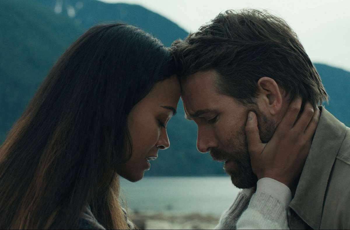 Zoe Saldana und Ryan Reynolds in „The Adam Project“