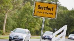 Vermutlich aus Fremdenfeindlichkeit ist der Bürgermeister der kleinen norddeutschen Gemeinde Oersdorf niedergeschlagen worden. Foto: dpa