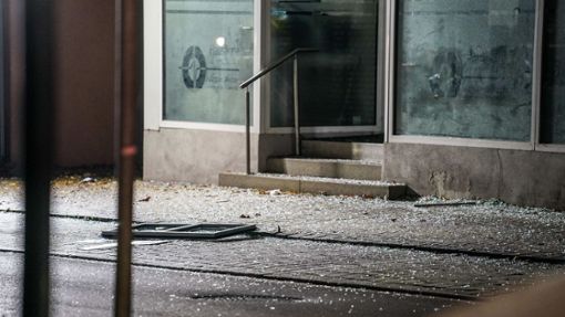 In Neuhausen auf den Fildern wurde 2022 ein Geldautomat in einem Geschäfts- und Wohnhaus gesprengt. Foto: SDMG/SDMG / Kohls