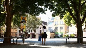 Ein noch ungewohnter Anblick: Fußgänger statt Autos auf dem Marktplatz Foto: Annina Baur