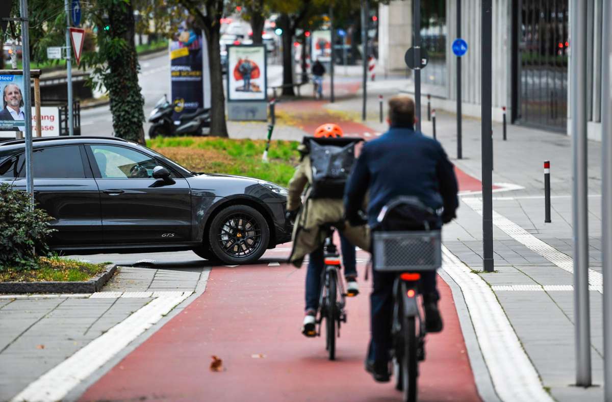 Auf Radwegen kommt es immer wieder zu Konflikten zwischen Rad- und Autofahrern (Archivbild). Foto: Lichtgut/Max Kovalenko