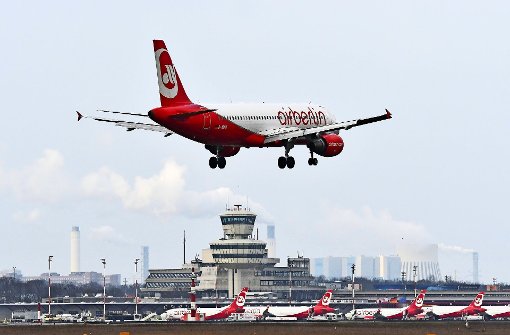 Seit 1948 starten und landen Flugzeuge innenstadtnah auf dem Berliner Flughafen Tegel. Nach einem Beschluss aus dem Jahr 2004 muss Tegel ein halbes Jahr nach der BER-Eröffnung schließen. Foto: dpa