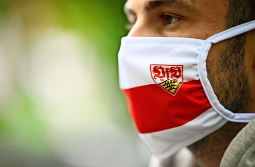 Sollte die zweite Bundesliga wieder beginnen, herrscht auch beim VfB am Spielfeldrand Maskenpflicht. Foto: dpa/Sebastian Gollnow