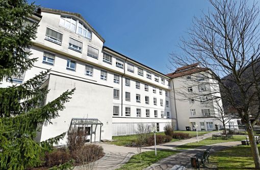 Die Helfenstein-Klinik in Geislingen hat keine Intensivbetten mehr. In der Göppinger  Klinik am Eichert werden sie  gebündelt. Foto: Rainer Lauschke
