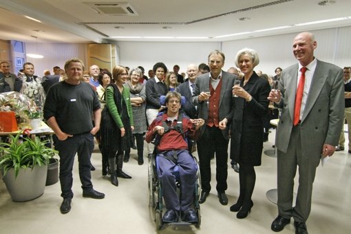 Horst Zich, Ulrike Zich und Werner Wölfle (v.r.) im Kreise der Gäste. Foto: Chris Lederer