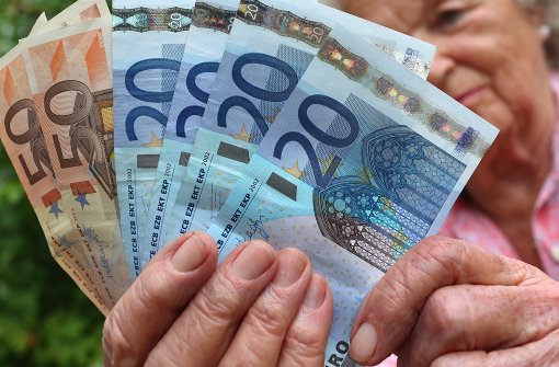 Ehemalige Minister aus Baden-Württemberg bekommen im Ruhestand durchschnittlich 6738 Euro ausbezahlt. Foto: dpa