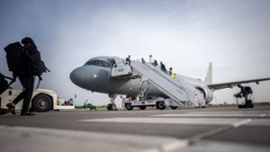 Auf dem Weg nach Ostafrika  durfte der Airbus Eritrea nicht überfliegen. Die Crew musste aussteigen. Foto: dpa/Michael Kappeler