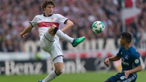 Benjamin Pavard war eine der große Überraschungen der WM. Genauso überraschend ist es, dass er immer noch beim VfB Stuttgart spielt. Pavard nimmt die neue Rolle an, will mit den Schwaben in die Europa League. Foto: dpa