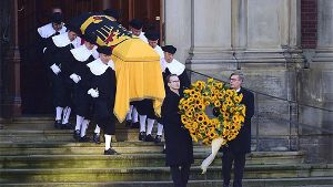 Helmut Schmidt mit bewegender Trauerfeier verabschiedet