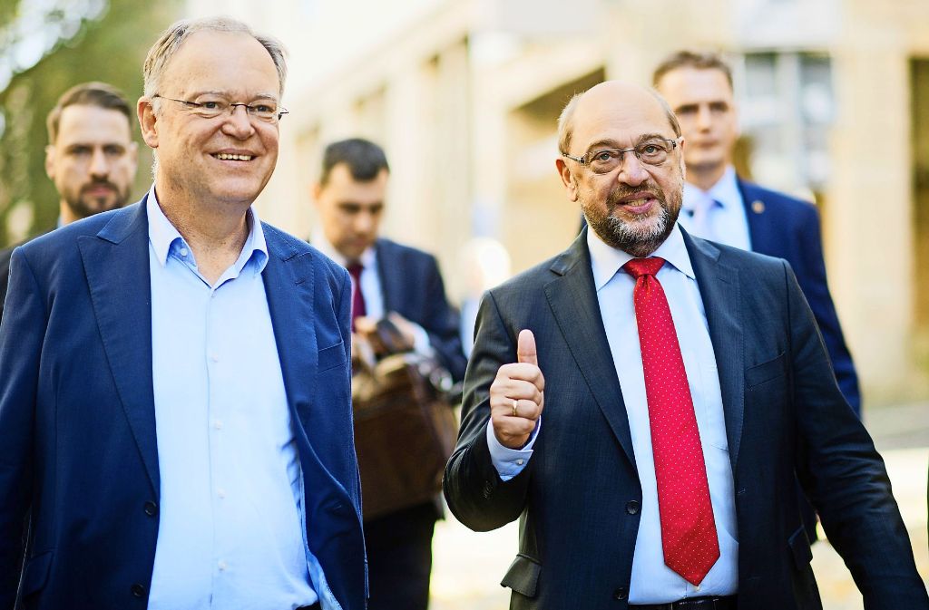 Niedersachsens Ministerpräsident Stephan Weil hat SPD-Parteichef Martin Schulz die Treue geschworen. Foto: dpa