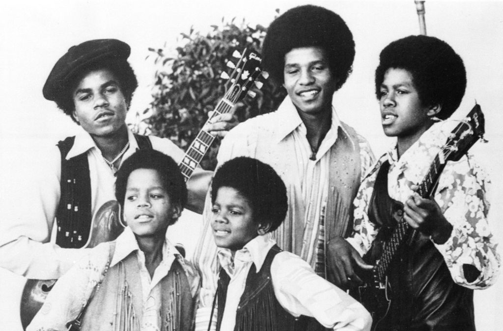 Michael Jackson (vorne rechts) war ein Kinder-Idol, das die gesamte Familie zu Stars machte. Bereits als Knirps wurde er der Leadsänger der Jackson 5.