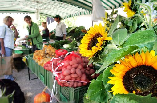 Auf dem Bauernmarkt am Naturschutzzentrum in Schopfloch bieten 23 regionale Betriebe ihre Produkte an. Foto: Rudel/Regenscheit