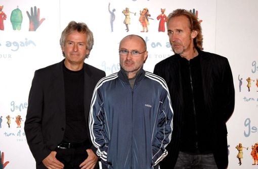 Tony Banks (links), Phil Collins und Mike Rutherford gehen wieder gemeinsam auf Tour. Foto: picture-alliance/ dpa/epa Daniel Deme