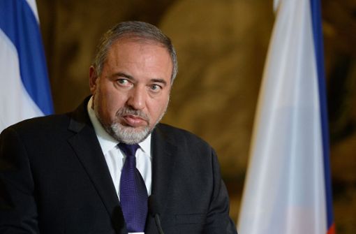 Avigdor Lieberman erklärt seinen Rücktritt als Verteidigungsminister Israels. Foto: EPA