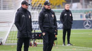 Bitten am Dienstag wieder zum Training: VfB-Trainer Sebastian Hoeneß und sein Assistent David Krecidlo Foto: Baumann