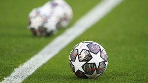 Englische Clubs zahlen - UEFA setzt Verfahren aus