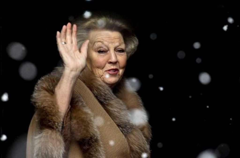 Einen nationalen Rekord hält Beatrix ohnehin schon: Länger als sie saß in der 200-jährigen Geschichte des Königreiches bislang kein Monarch auf dem niederländischen Thron.