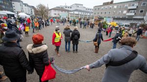 Menschenkette der Solidarität in der Sindelfinger Innenstadt