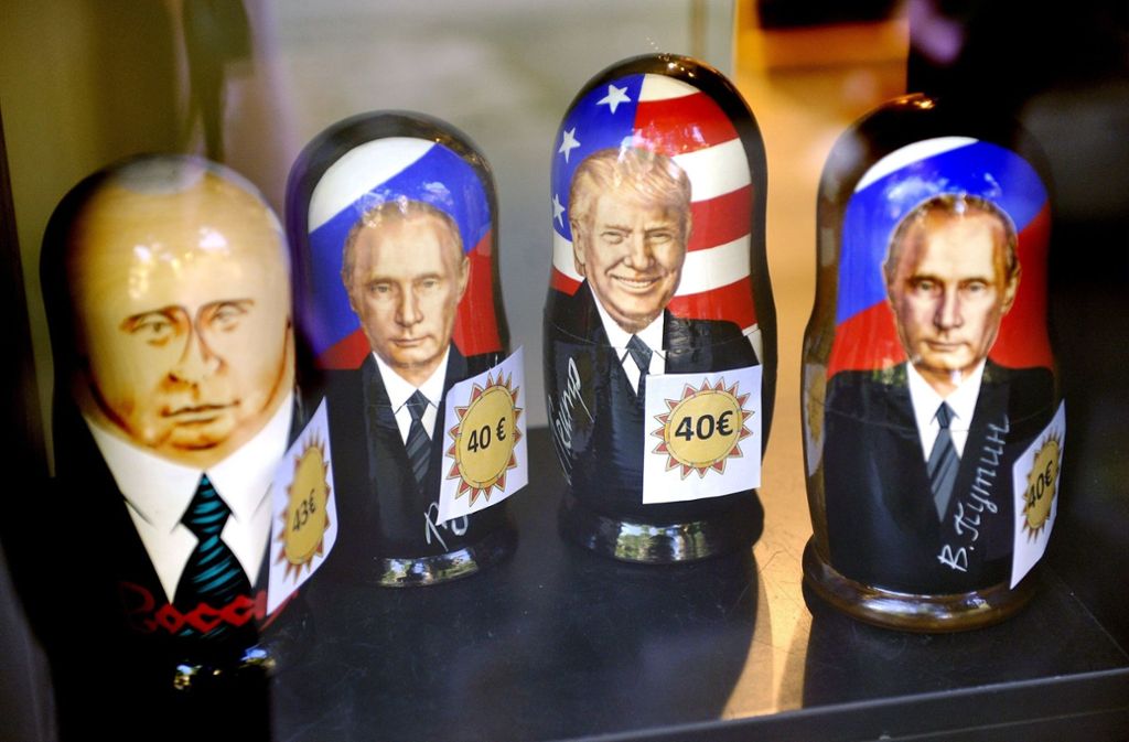 Russische Folklore: Vor dem Treffen von Donald Trump mit Wladimir Putin gibt es beide Politiker als Matroschkas im Angebot.