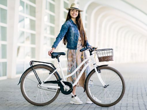 Gerade im Sommer macht das Fahrradfahren erst richtig Spaß. Foto: Pedro Talens/Shutterstock.com