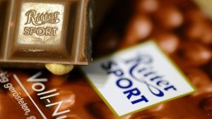 Um die Ritter-Sport-Schokolade schwelt seit Monaten ein juristischer Streit. Foto: dpa
