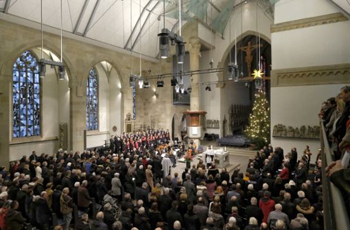 Ein Bild aus dem vergangenen Jahr: der Weihnachtsgottesdienst in der voll besetzten Stuttgarter Stiftskirche. Foto: Lichtgut/Michael Latz