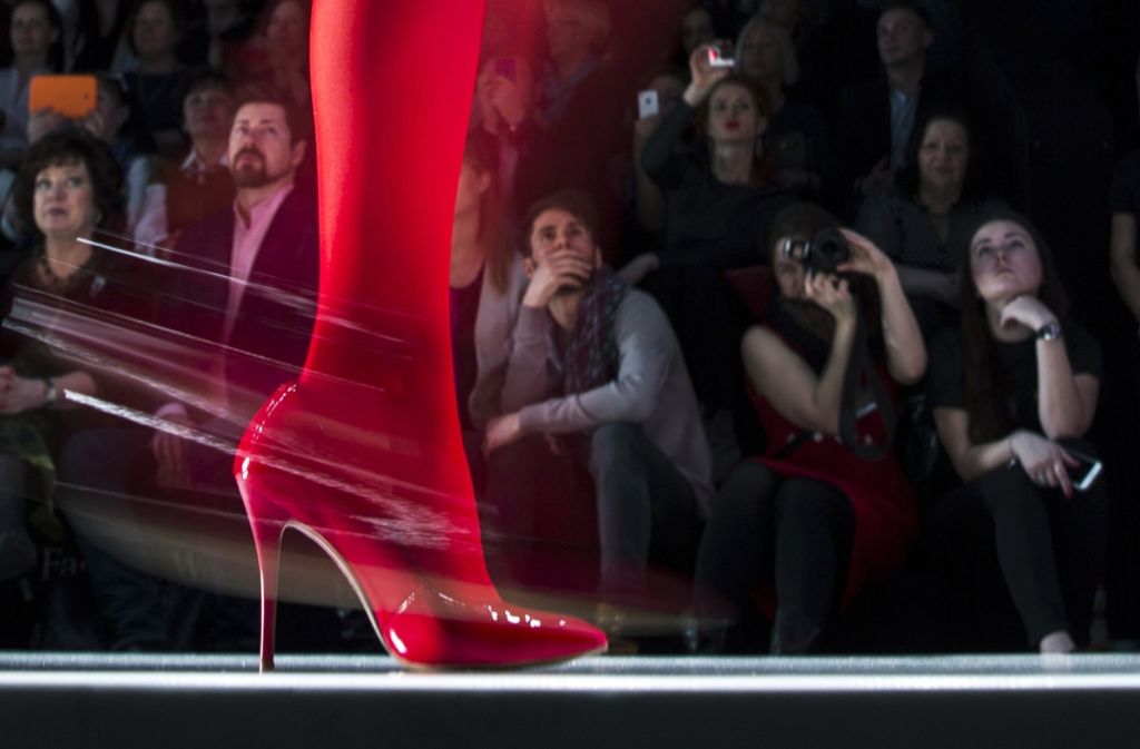 Laufsteg der Blasen: Model in High Heels auf der Moskauer Fashion Week.