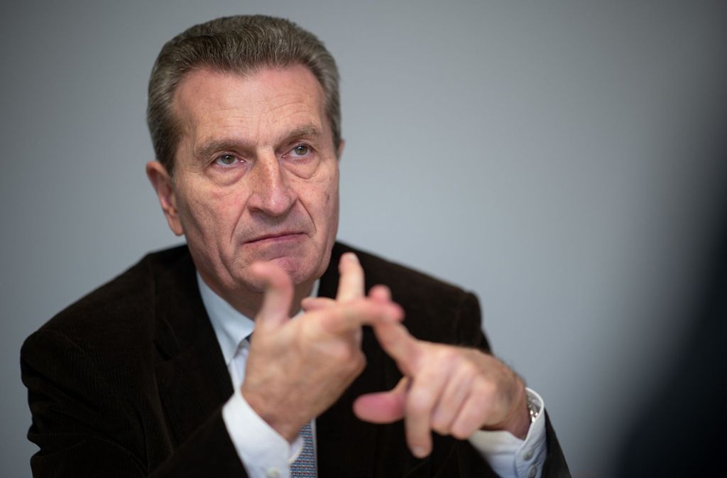 Günther Oettinger glaubt an die Zukunft der Schiene. Foto: dpa/Sebastian Gollnow