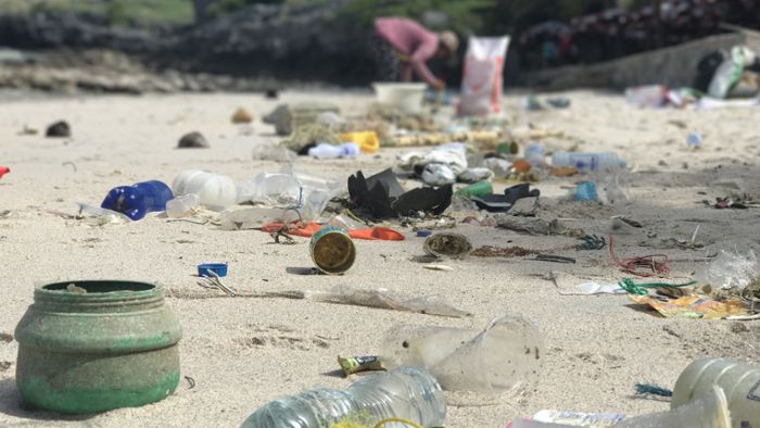 500 Frachtcontainer Plastikmüll landen pro Tag im Mittelmeer
