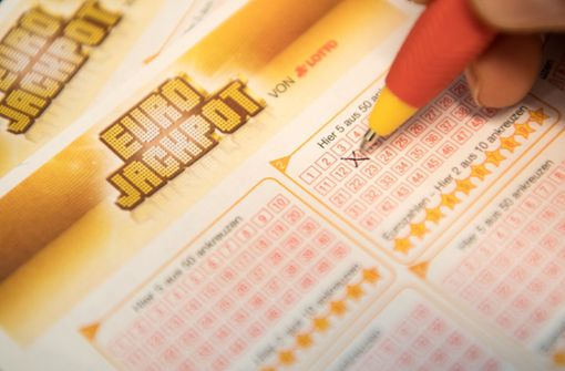 Ein Lottospieler aus Schwäbisch Hall darf sich über  rund 2,1 Millionen Euro freuen. Foto: dpa/Fabian Sommer