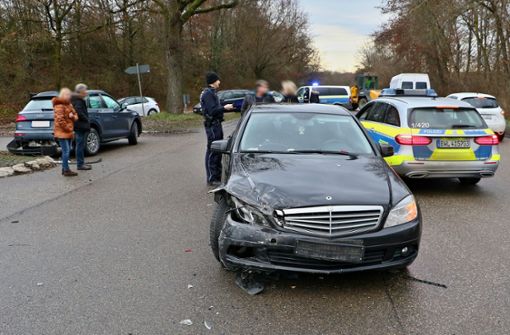 Beide Wagen mussten abgeschleppt werden. Foto: KS-Images.de/Andreas Rometsch