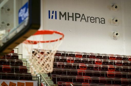 Der Schriftzug kann bleiben: Auch kommende Saison wird in der MHP-Arena in Ludwigsburg Basketball gespielt. Foto: factum/Simon Granville