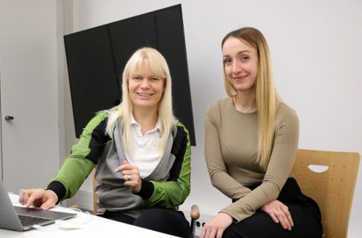Isabell Sawade (links), die deutsche Teamchefin, und   Standortmanagerin Sina Maier sind mit der Entwicklung zufrieden. Foto: Eva Herschmann