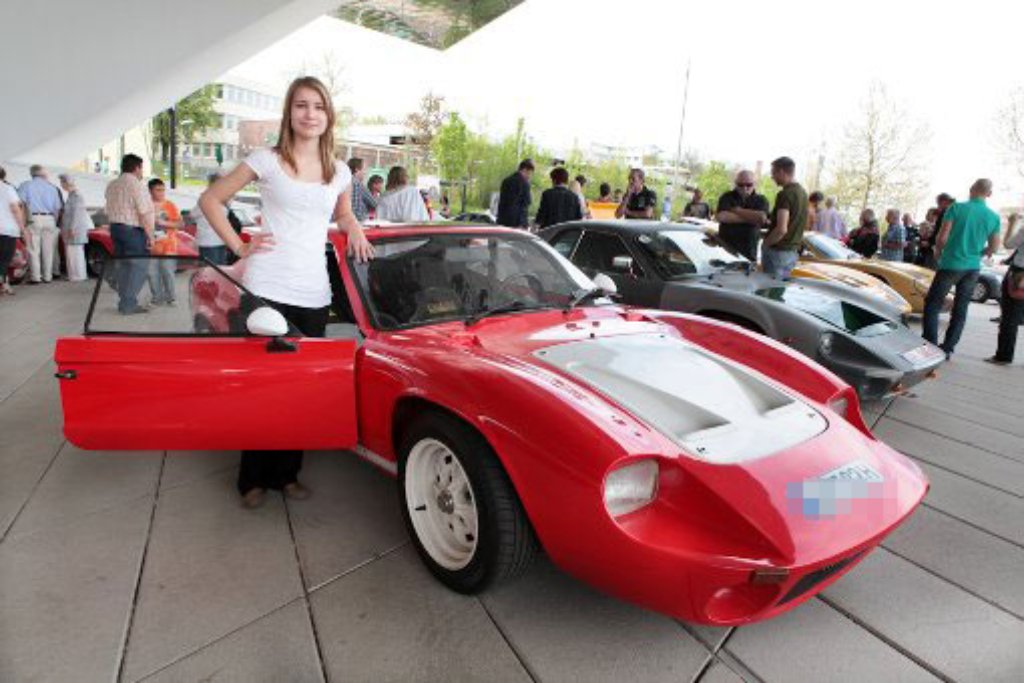 Bonitos sind eine echte Rarität - entsprechend stolz waren die Besitzer am Sonntag, als sie ihre Bausatz-Flitzer vor dem Porsche-Museum in Stuttgart-Zuffenhausen präsentierten.