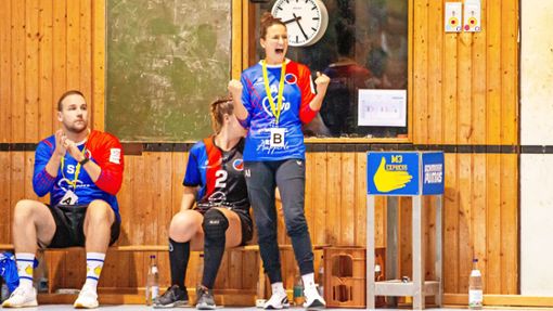 Interimtrainerin Anja Itterheim bejubelt den Sieg gegen den SV Hohenacker-Neustadt. Foto: /Nicklas Santelli