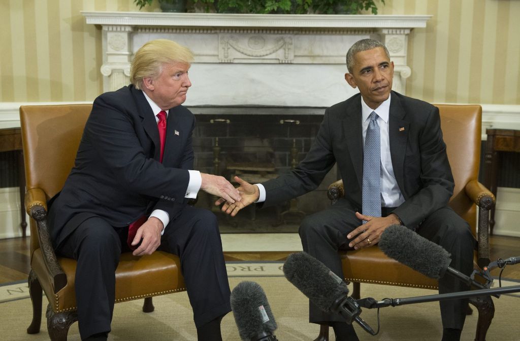 Obama und Trump geben sich die Hand. Ob das wohl der Beginn einer wunderbaren Freundschaft ist?