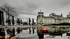 Im Berliner Reichstag soll die große Koalition nach dem Willen der Sondierer fortgesetzt werden. Foto: AP, dpa (4)