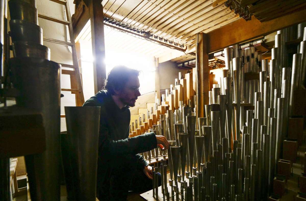 Im Herzen der Orgel: Kaum jemand kennt sich so gut mit dem Instrument aus wie Martin Kaleschke.