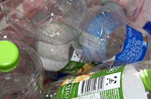 Das Ziel der Forscher: Künftig sollen zum Beispiel Plastikflaschen aus biologischen Abfallprodukten hergestellt werden.F Foto: Jacqueline Fritsch