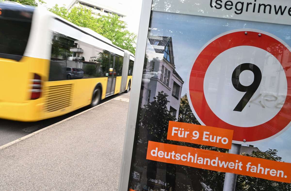 Beschäftigte der Landeshauptstadt fahren von April 2023 an nicht für 9 oder 49, sondern für null Euro deutschlandweit im Nahverkehr. Foto: dpa/Bernd Weißbrod