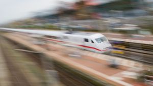 Mit den ICE-Zügen will die Bahn dem Flugzeug und dem Auto Konkurrenz machen. Foto: dpa