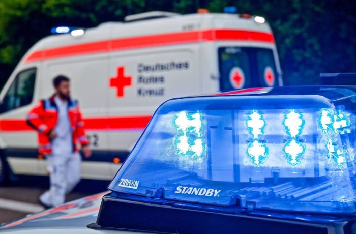 Unfall auf A5 im Rhein-Neckar-Kreis: Auto überschlägt sich –  Fahrer schwer verletzt