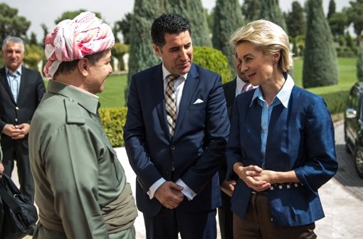 Kurden-Präsident Barsani (links) mit Bundesverteidigungsministerin Ursula von der Leyen im September 2014 im Nordirak. Foto: dpa