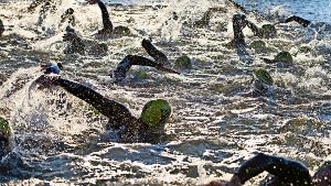 Ein Triathlon – ob kurz oder lang –  beginnt im  Wasser Foto: dpa