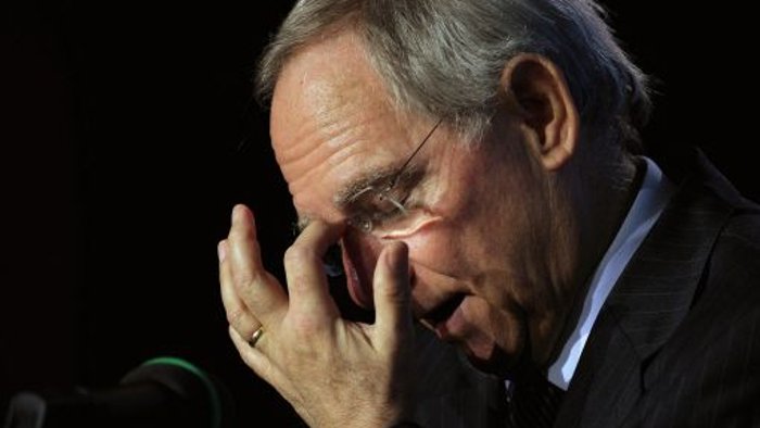 Schäuble im Kreuzfeuer