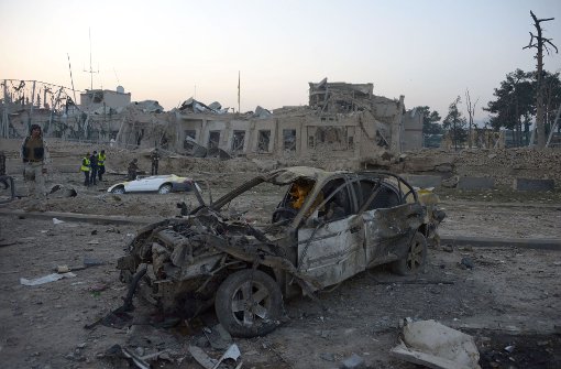 Ein Bild der Zerstörung in Masar-i-Scharif nach dem Angriff der Taliban auf das deutsche Konsulat. Foto: AFP